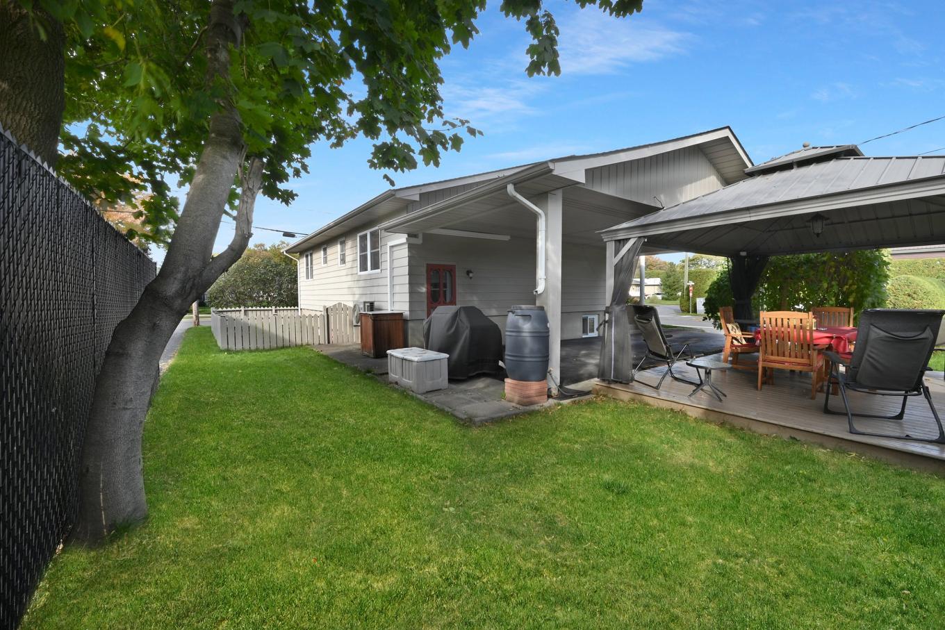 Cour - 955 Rue Nadeau, Saint-Jean-Sur-Richelieu, QC - Outdoor With Deck Patio Veranda