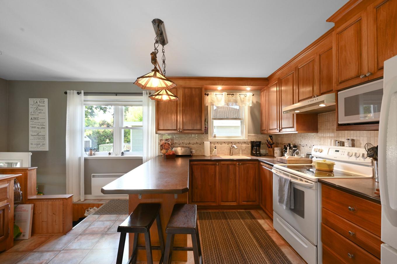 Cuisine - 955 Rue Nadeau, Saint-Jean-Sur-Richelieu, QC - Indoor Photo Showing Kitchen With Double Sink