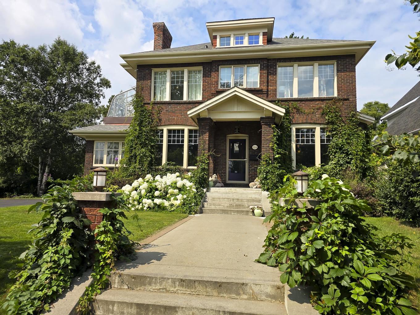 124 Summit Avenue, Thunder Bay, ON - Outdoor With Facade