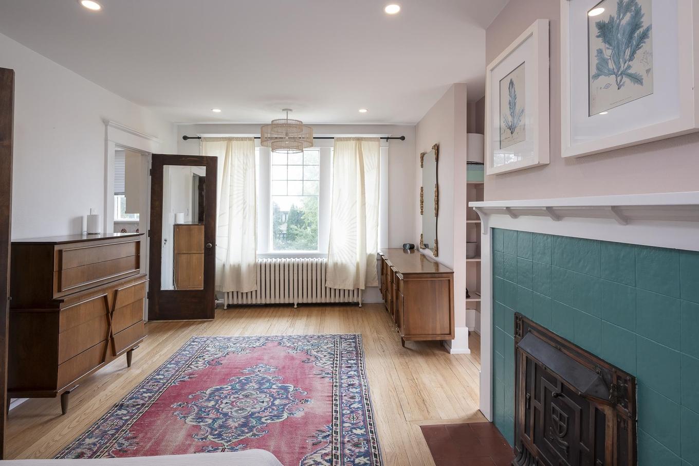 124 Summit Avenue, Thunder Bay, ON - Indoor With Fireplace