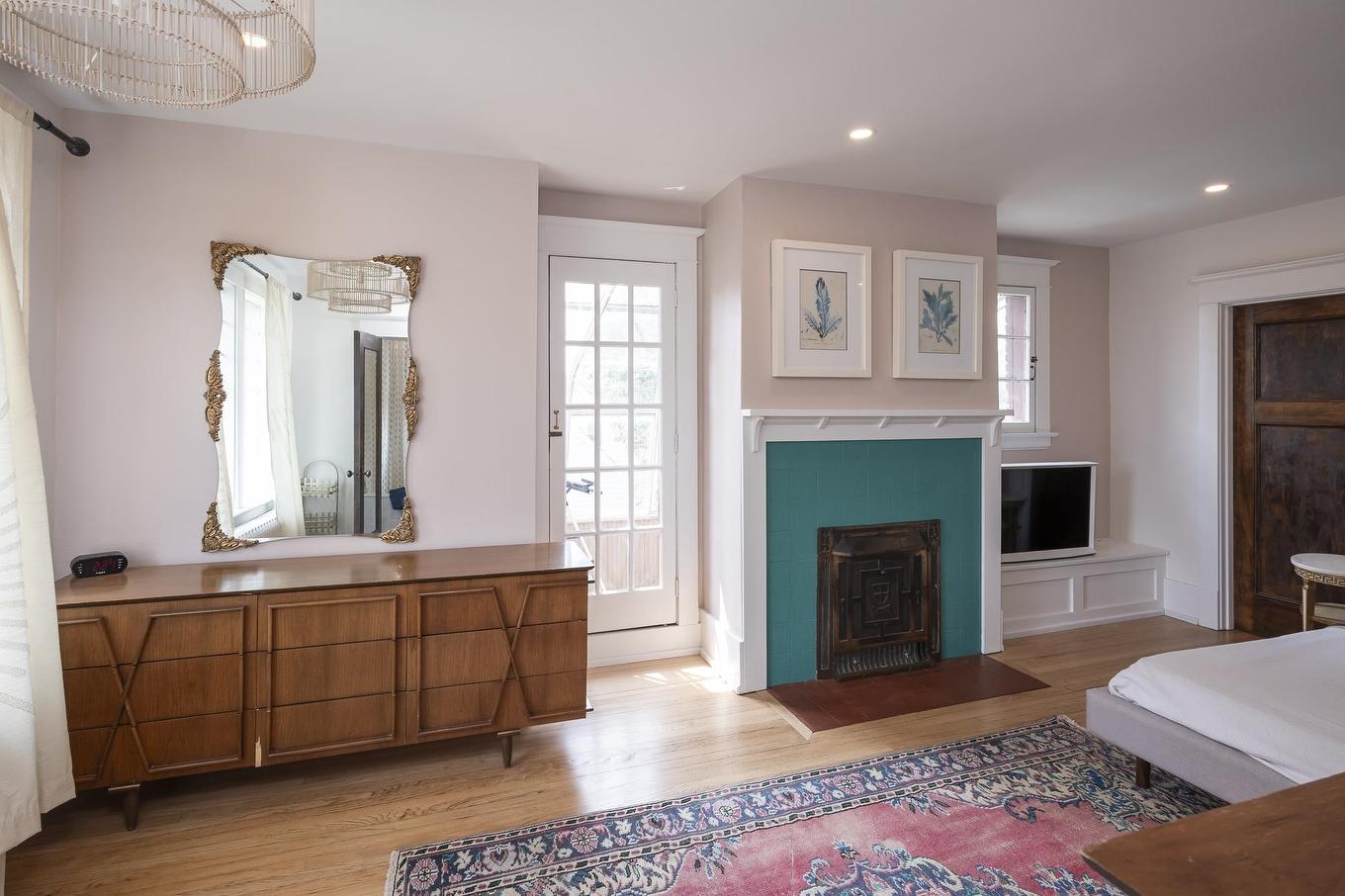 124 Summit Avenue, Thunder Bay, ON - Indoor Photo Showing Living Room With Fireplace