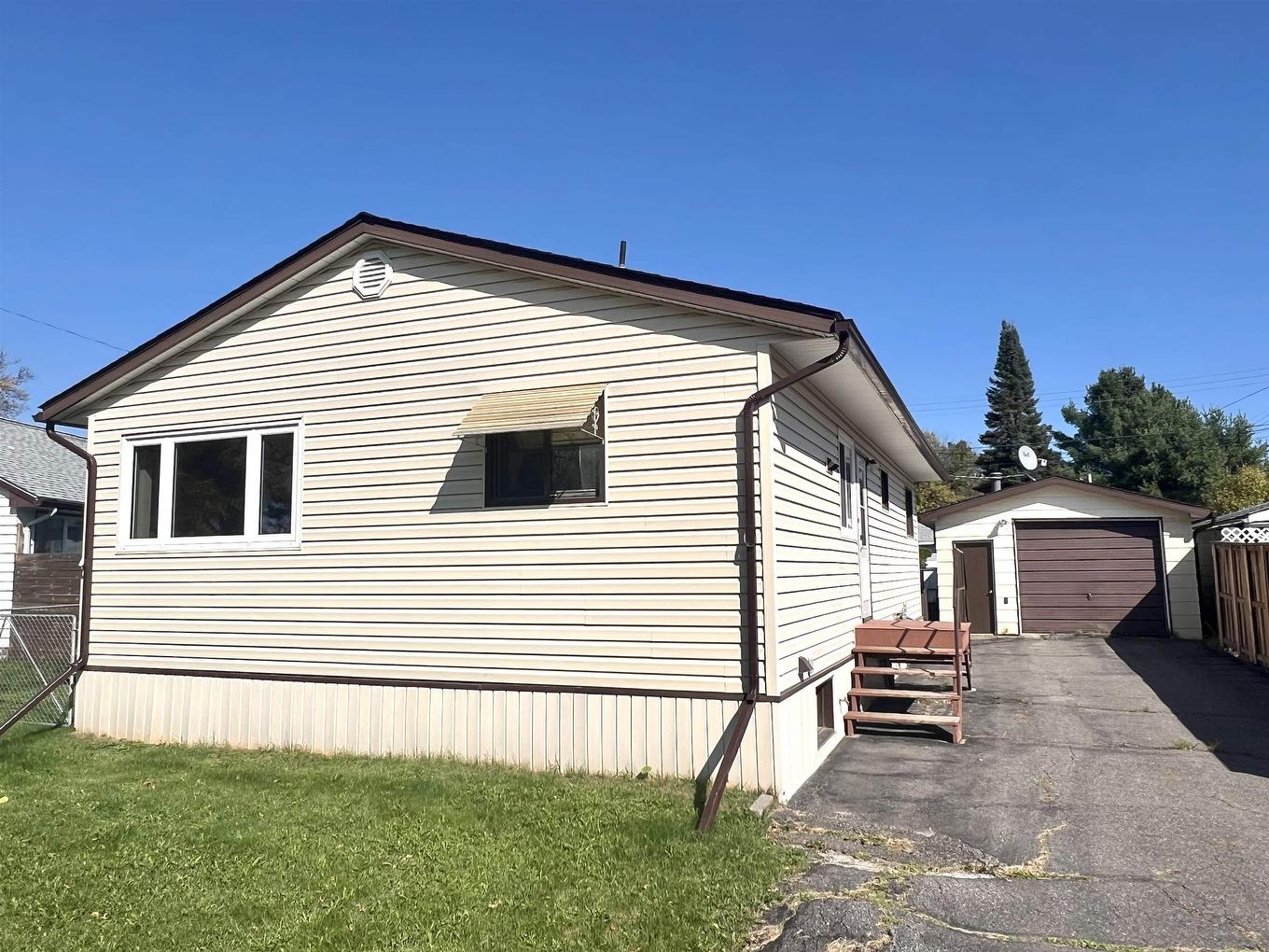 146 Pine Crescent, Atikokan, ON - Outdoor With Exterior