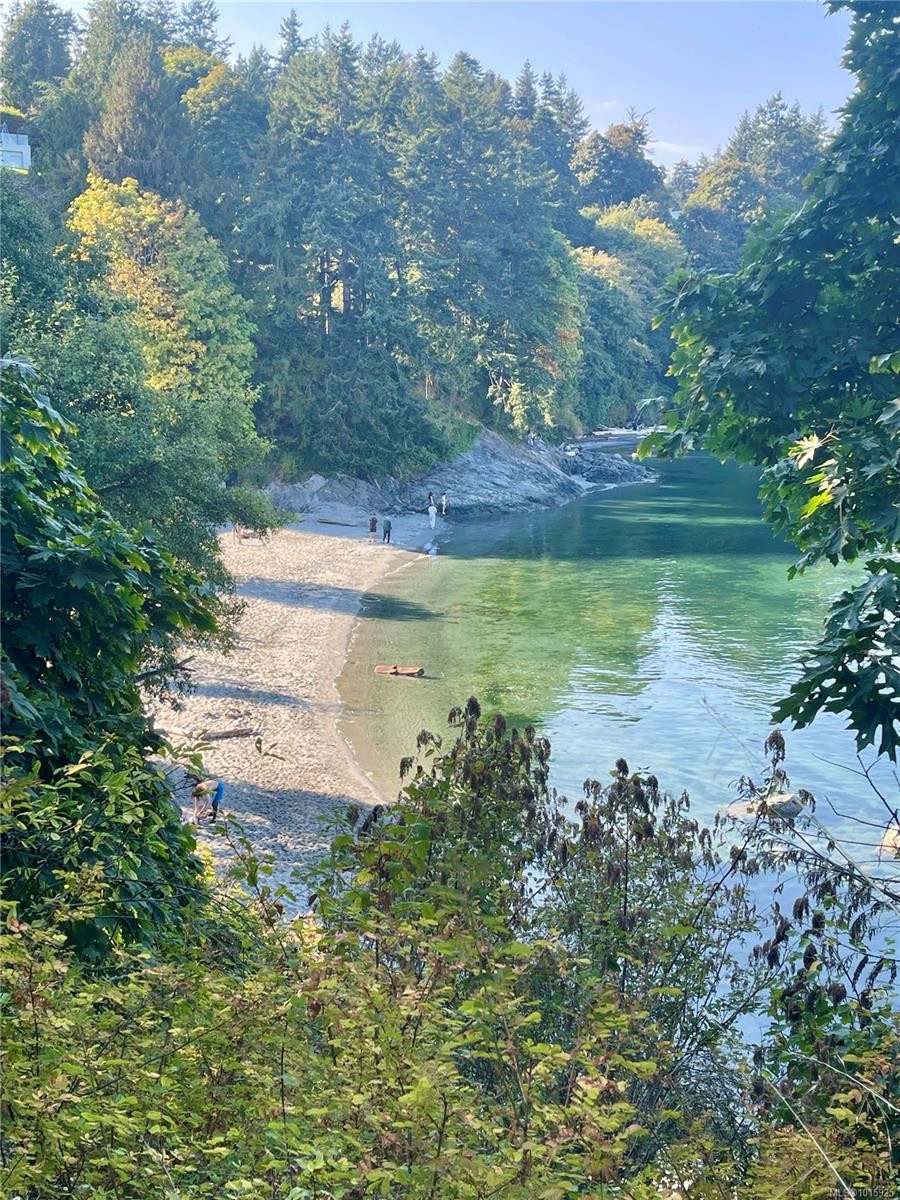 3977 Lexington Ave, Saanich, BC