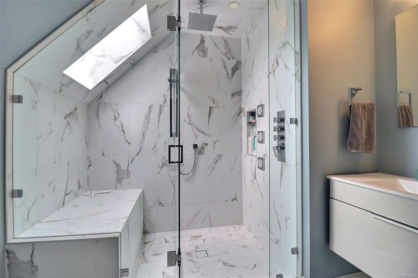 3977 Lexington Ave, Saanich, BC