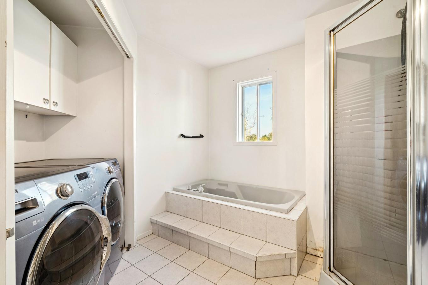 Bathroom - 1415 Rue St-Jean-Baptiste, Saint-Roch-De-Richelieu, QC - Indoor Photo Showing Laundry Room