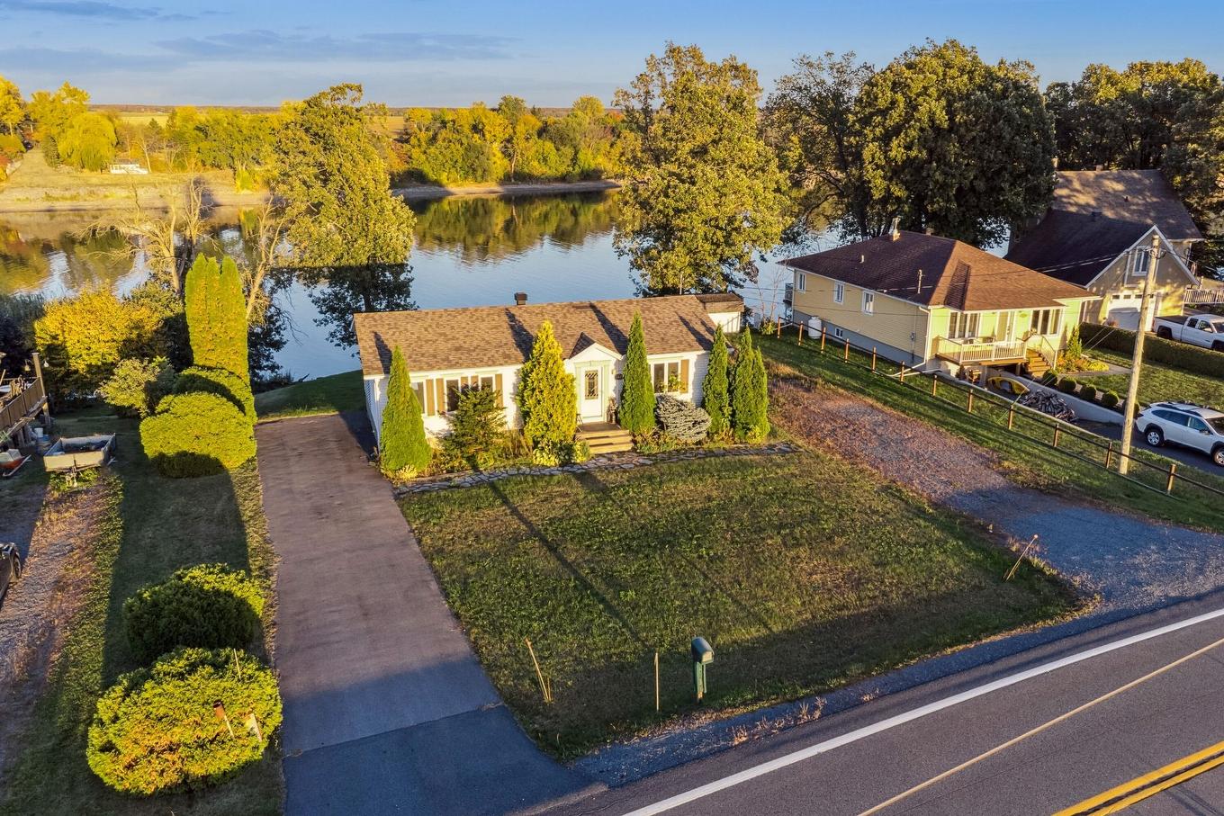 Overall view - 1415 Rue St-Jean-Baptiste, Saint-Roch-De-Richelieu, QC - Outdoor With Body Of Water With View