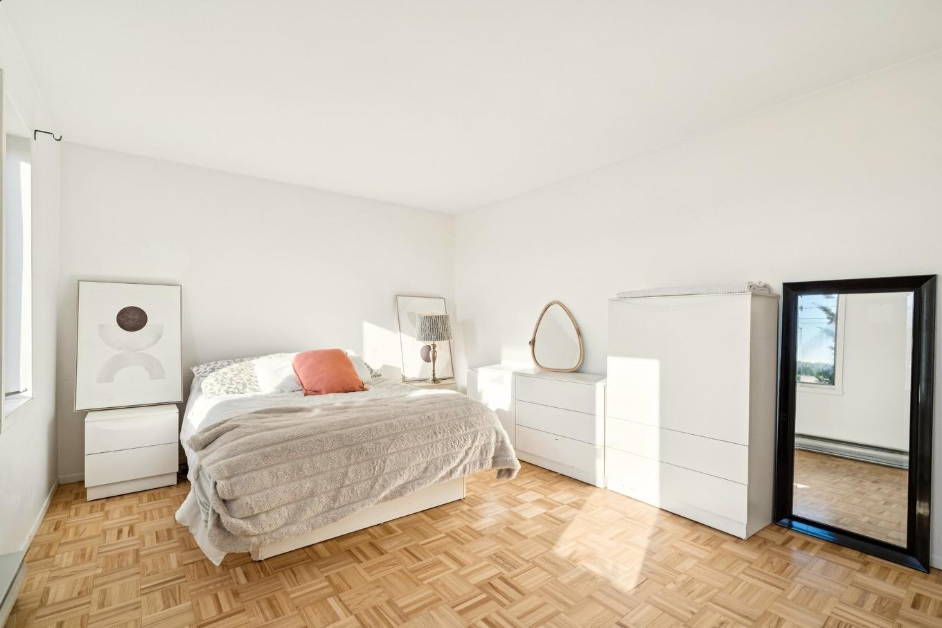 Primary bedroom - 1415 Rue St-Jean-Baptiste, Saint-Roch-De-Richelieu, QC - Indoor Photo Showing Bedroom