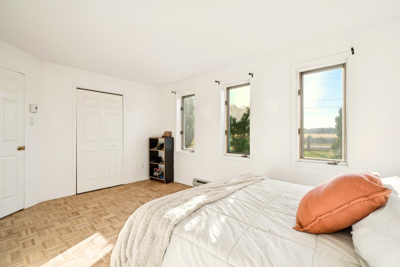 Primary bedroom - 1415 Rue St-Jean-Baptiste, Saint-Roch-De-Richelieu, QC - Indoor Photo Showing Bedroom