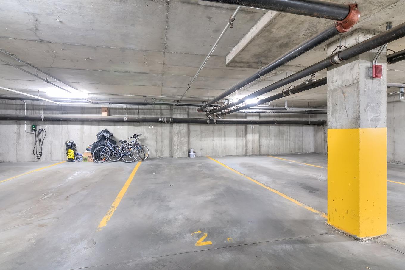 Garage - 407-505 Rue Lucien-L'Allier, Montréal (Ville-Marie), QC - Indoor Photo Showing Garage