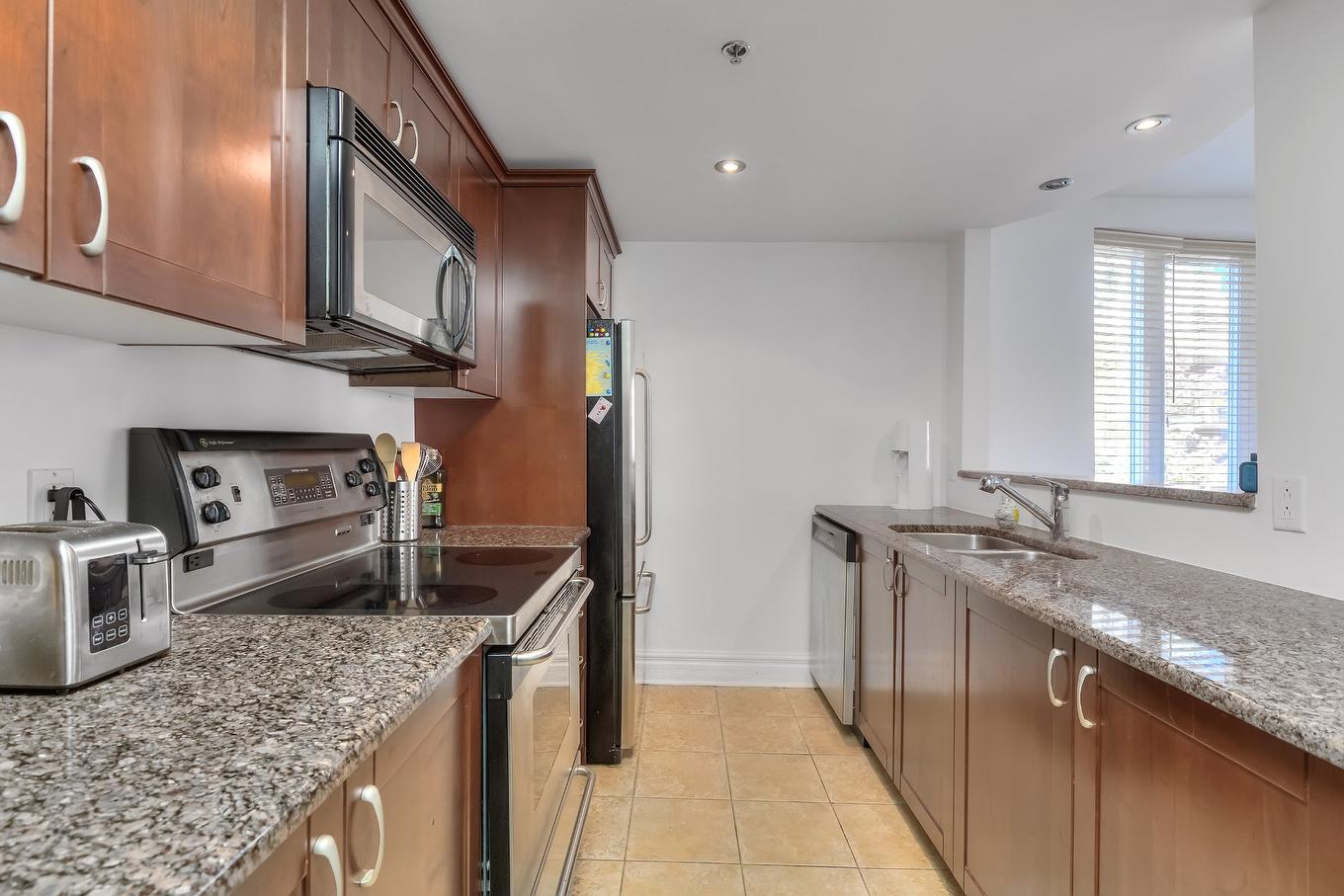 Kitchen - 407-505 Rue Lucien-L'Allier, Montréal (Ville-Marie), QC - Indoor Photo Showing Kitchen With Double Sink With Upgraded Kitchen