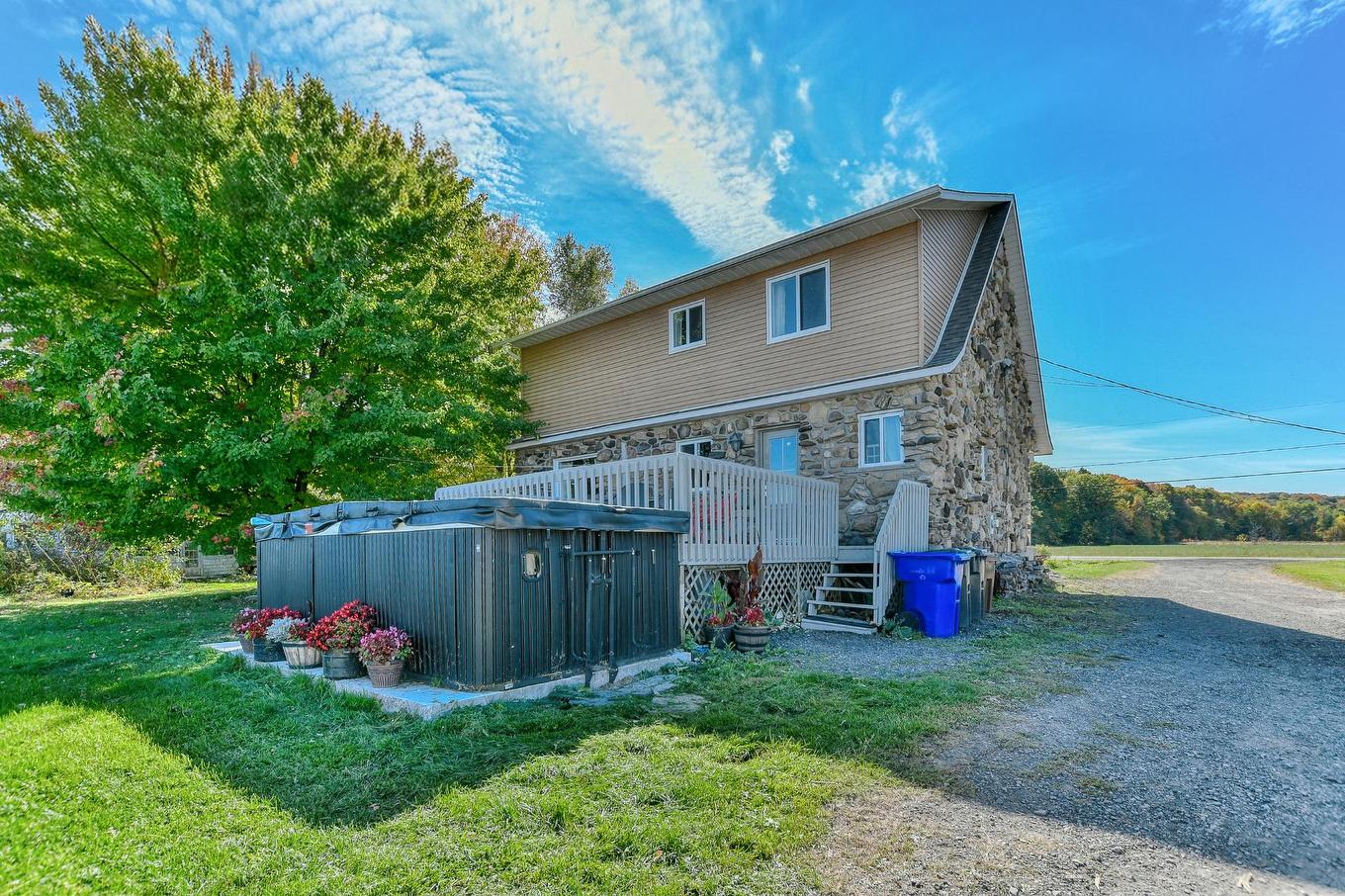 Back facade - 1535 Mtée De La Côte-Rouge, Mirabel, QC - Outdoor With Above Ground Pool