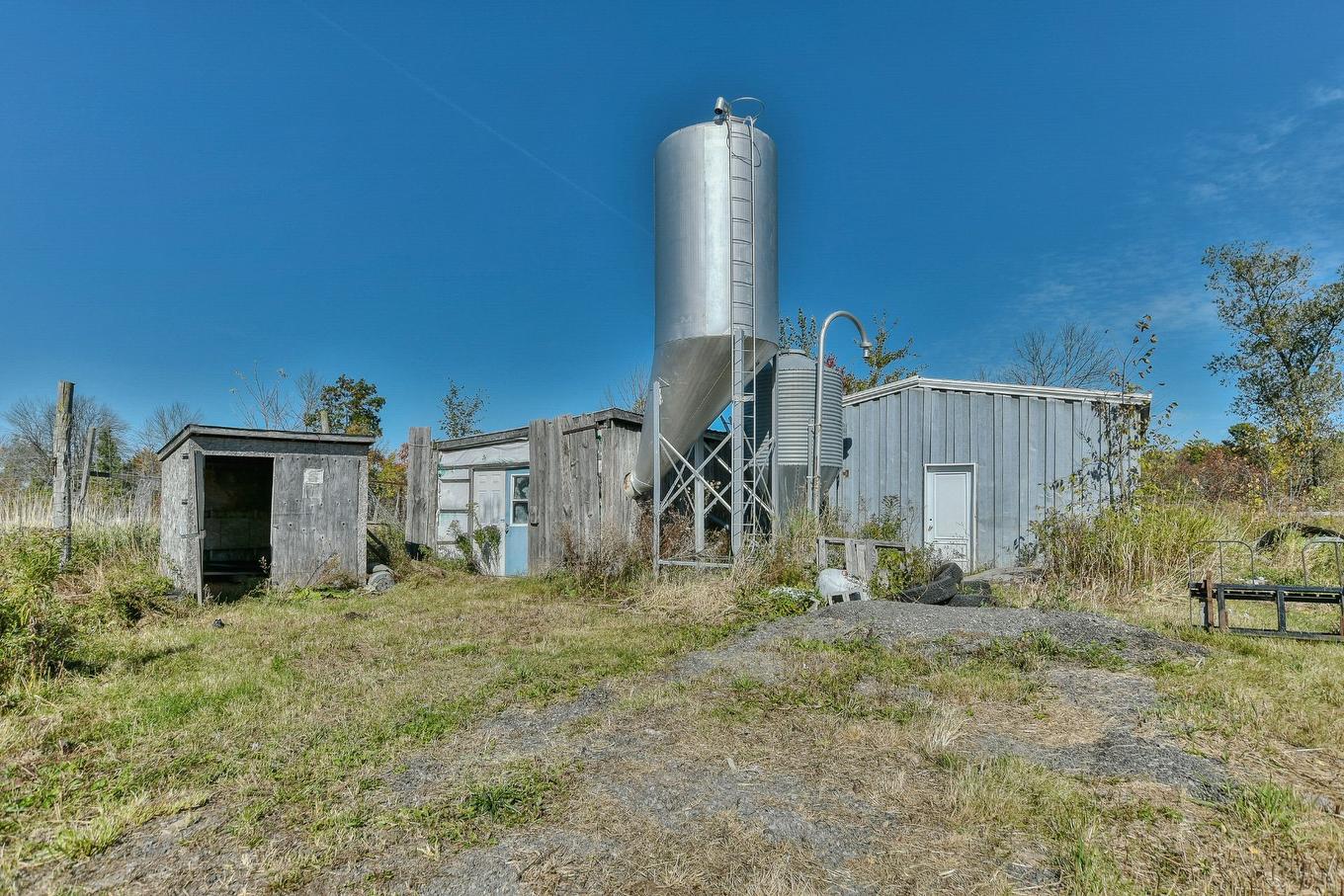 Backyard - 1535 Mtée De La Côte-Rouge, Mirabel, QC - Outdoor