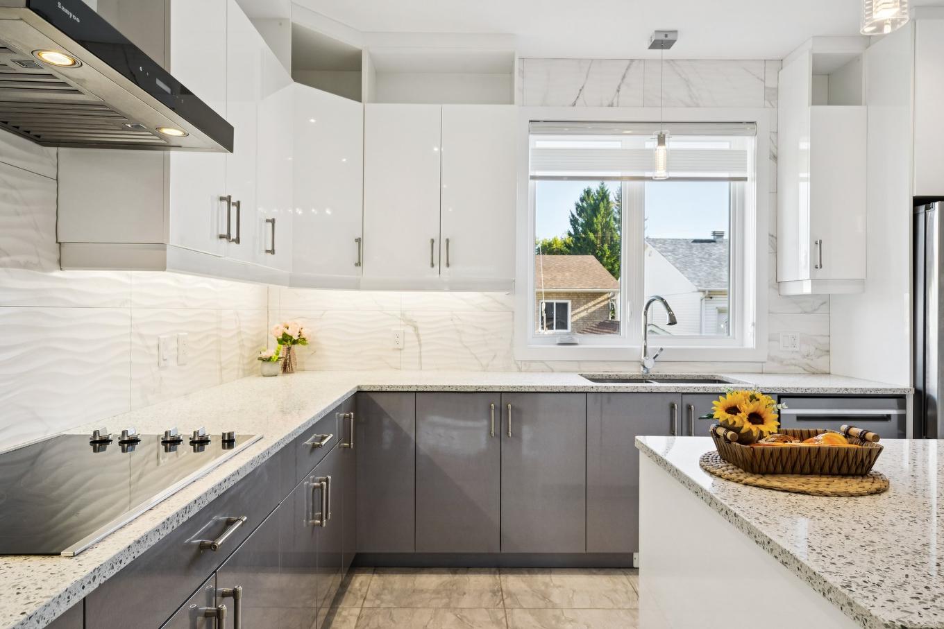 Kitchen - 5960 Rue Alexandre, Brossard, QC - Indoor Photo Showing Kitchen With Upgraded Kitchen
