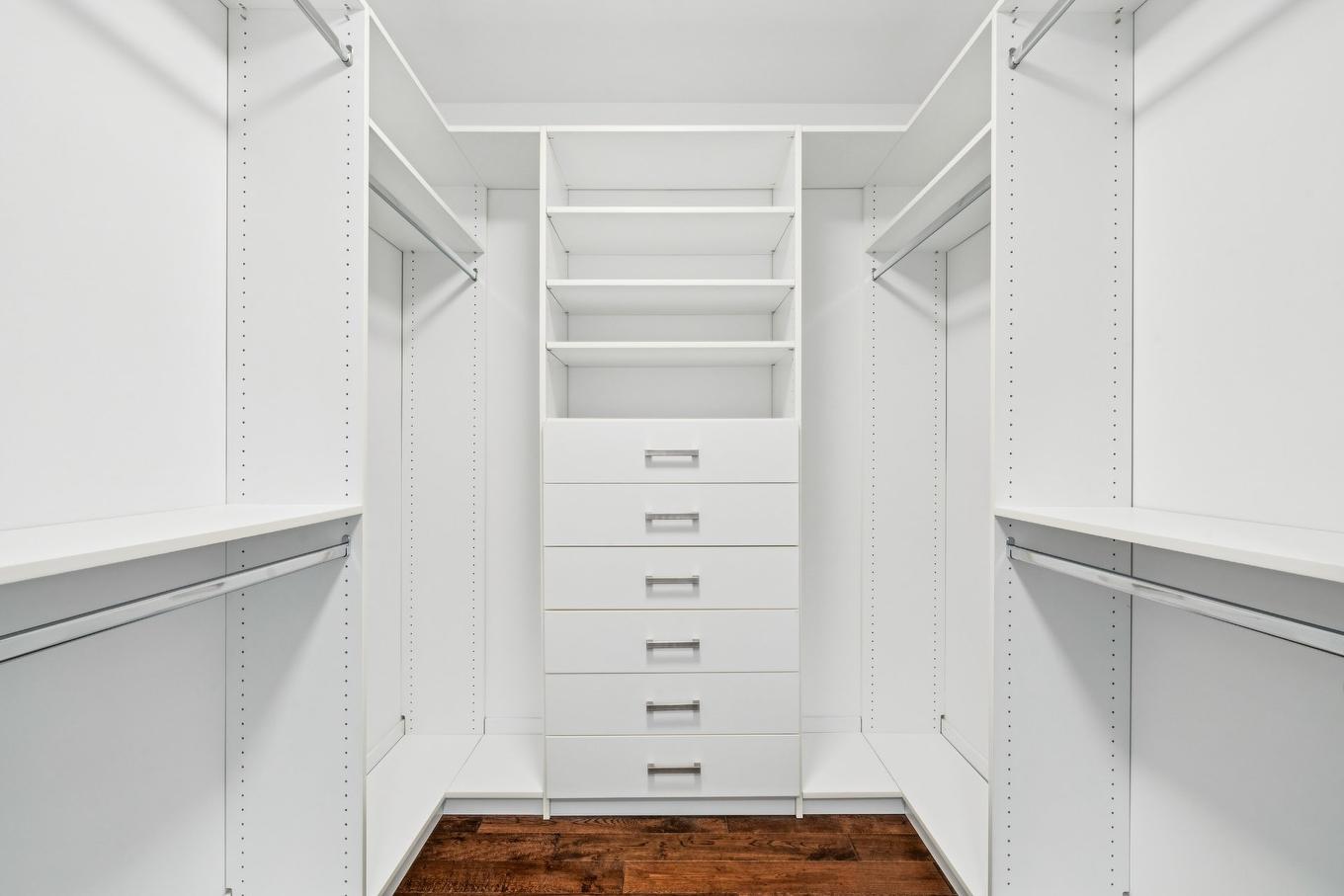 Walk-in closet - 5960 Rue Alexandre, Brossard, QC - Indoor With Storage