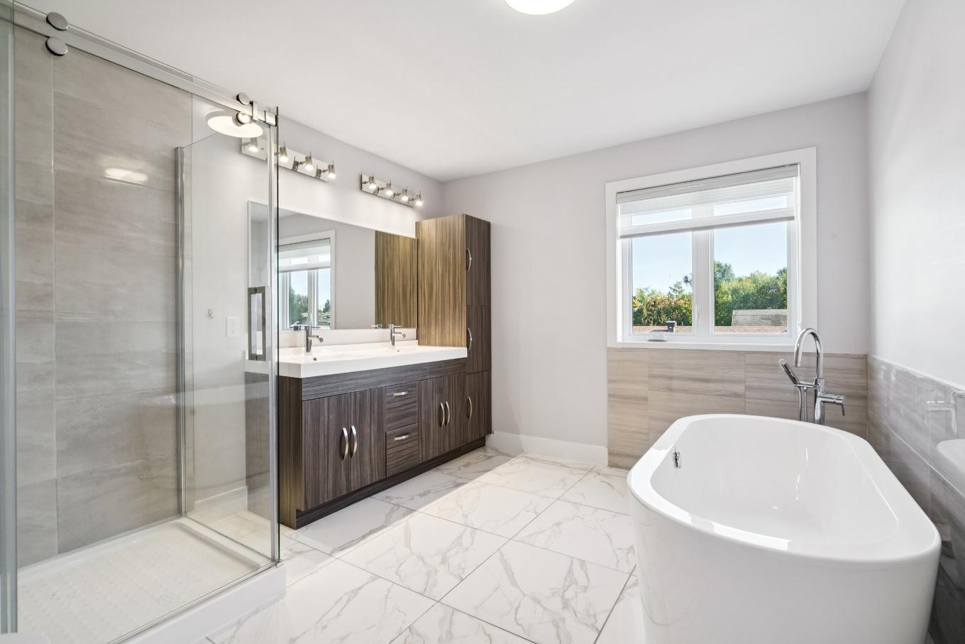 Bathroom - 5960 Rue Alexandre, Brossard, QC - Indoor Photo Showing Bathroom