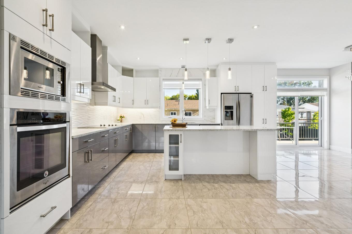 Kitchen - 5960 Rue Alexandre, Brossard, QC - Indoor Photo Showing Kitchen With Upgraded Kitchen