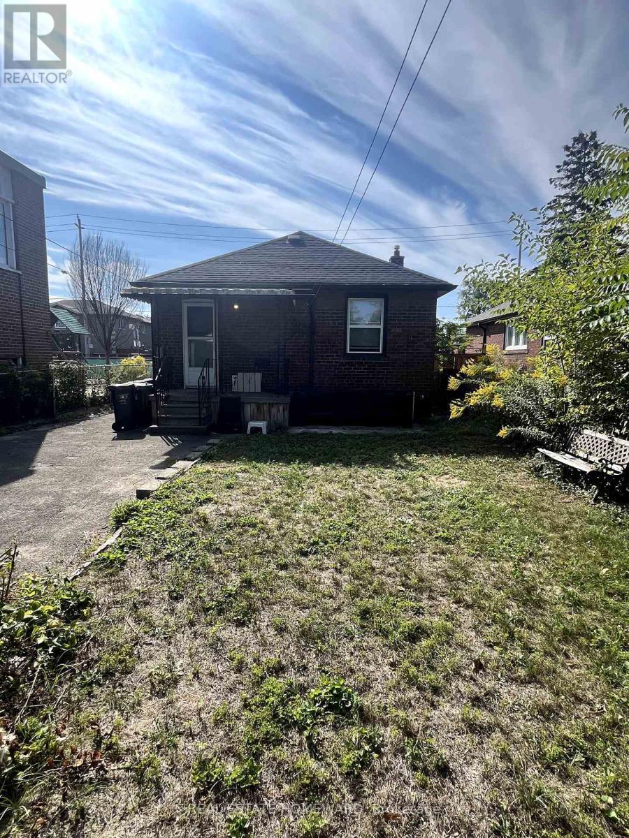 322 Cosburn Avenue, Toronto, ON - Outdoor