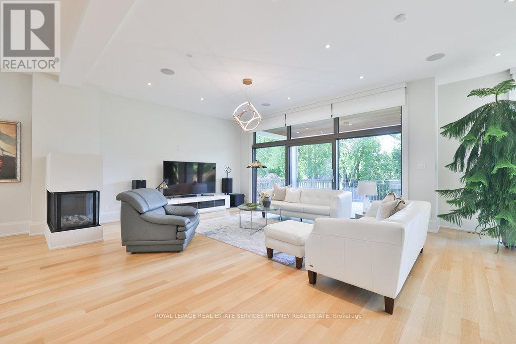 1456 Applewood Road, Mississauga, ON - Indoor Photo Showing Living Room With Fireplace