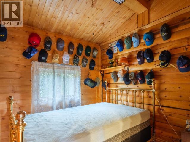16 Deadend Road, Whitehorse South, YT - Indoor Photo Showing Bedroom