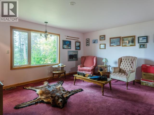 16 Deadend Road, Whitehorse South, YT - Indoor Photo Showing Living Room