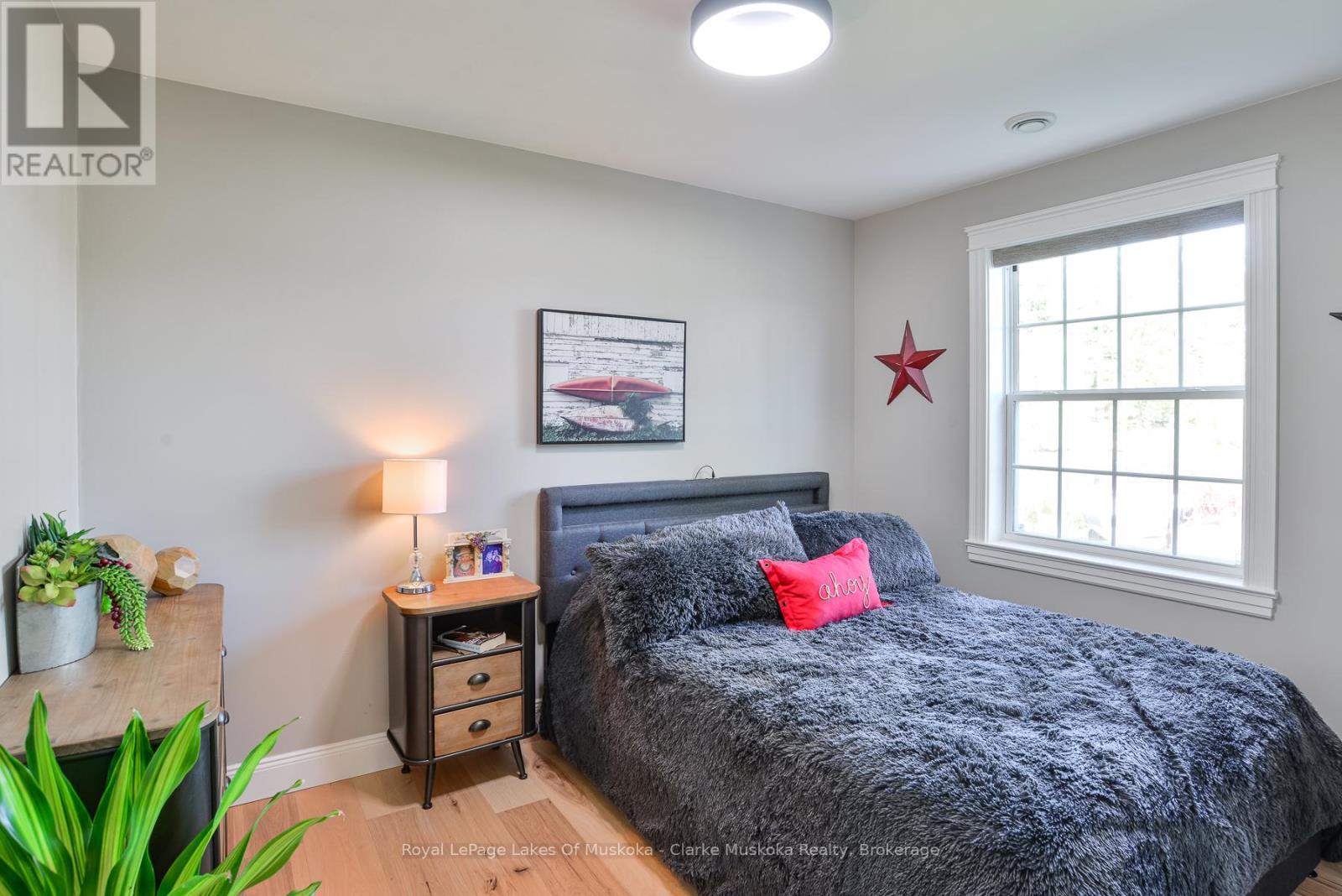 37 Mintens Lane, Georgian Bay (Baxter), ON - Indoor Photo Showing Bedroom