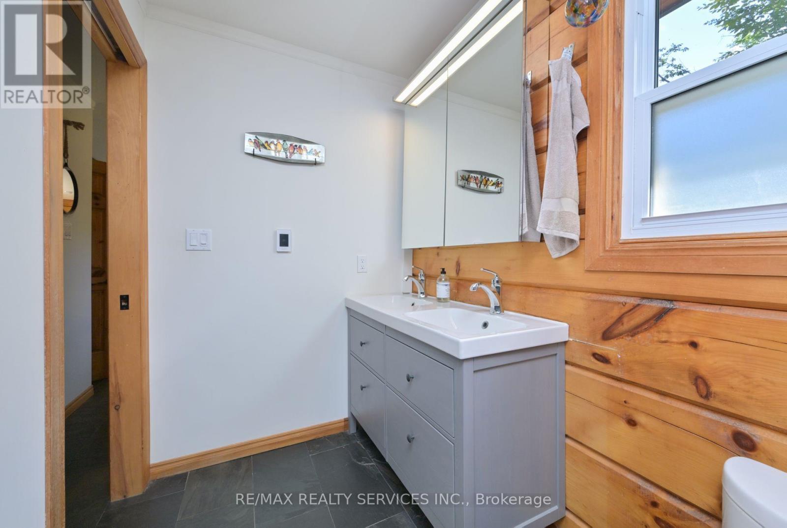 1 Mountainview Road, Mulmur, ON - Indoor Photo Showing Bathroom