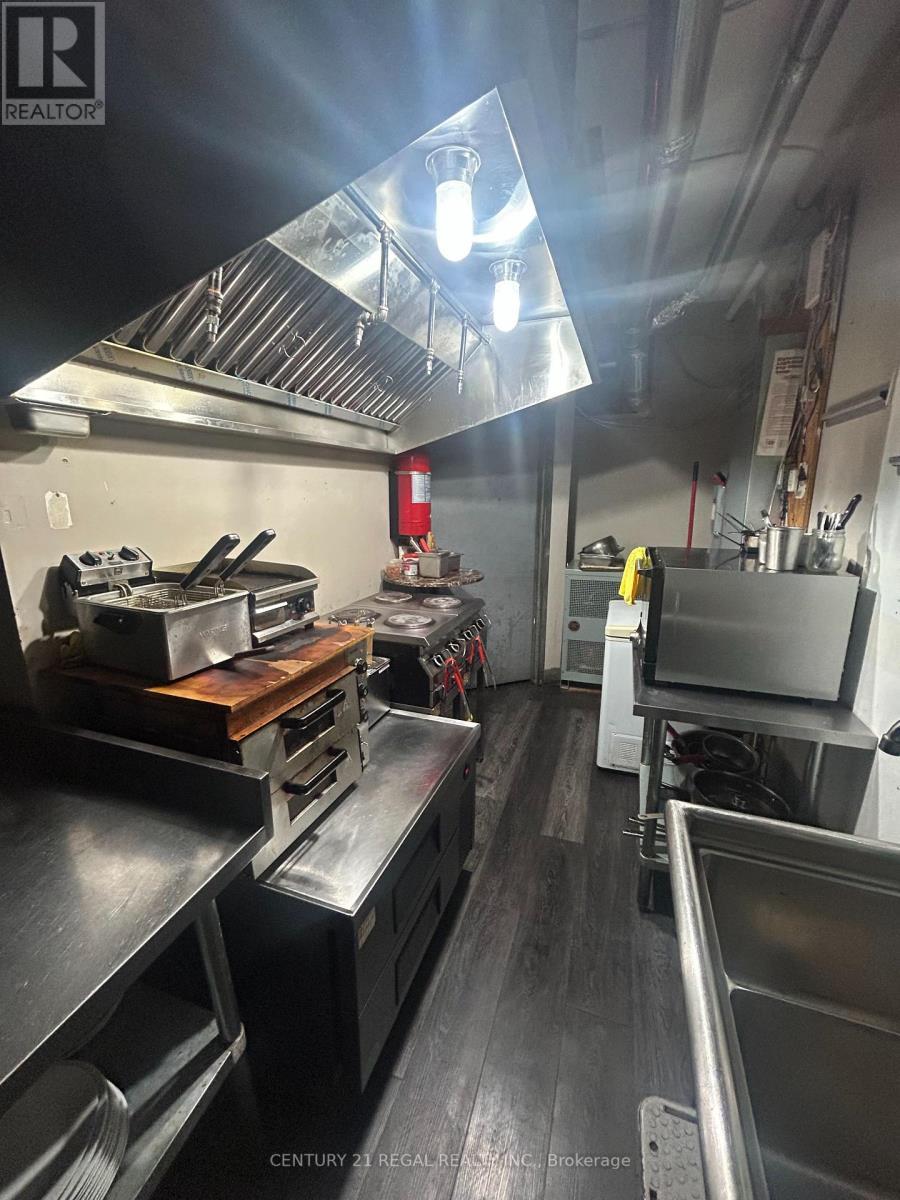 1183 Dundas Street W, Toronto, ON