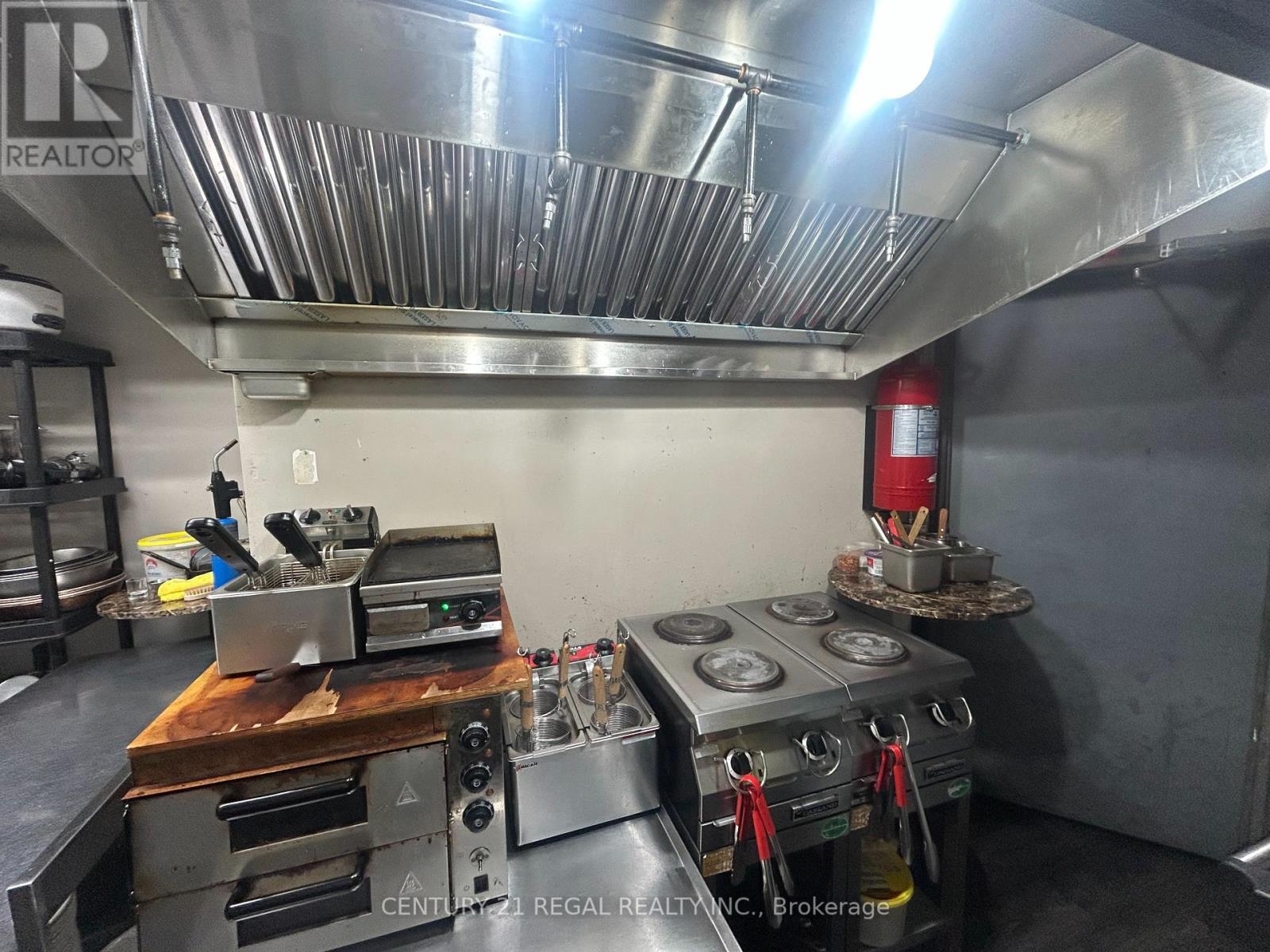 1183 Dundas Street W, Toronto, ON