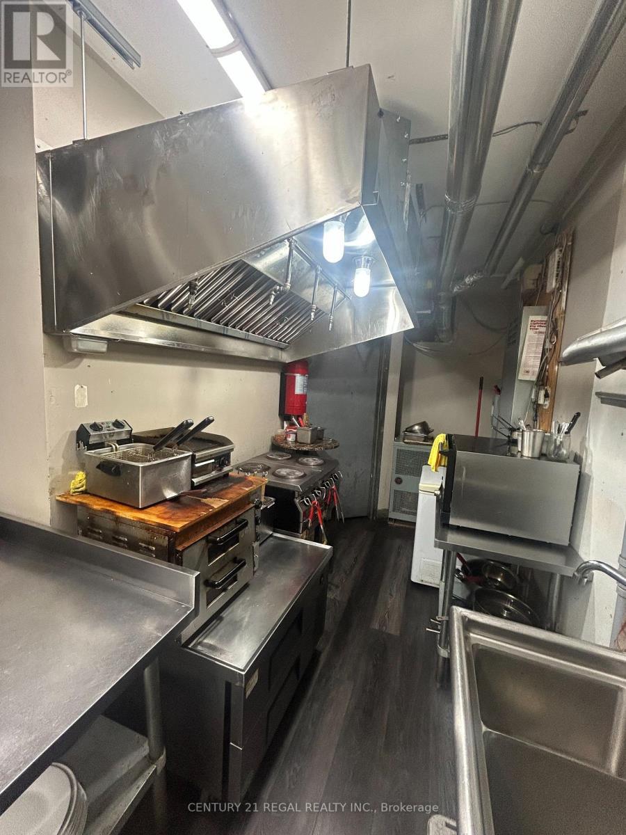 1183 Dundas Street W, Toronto, ON