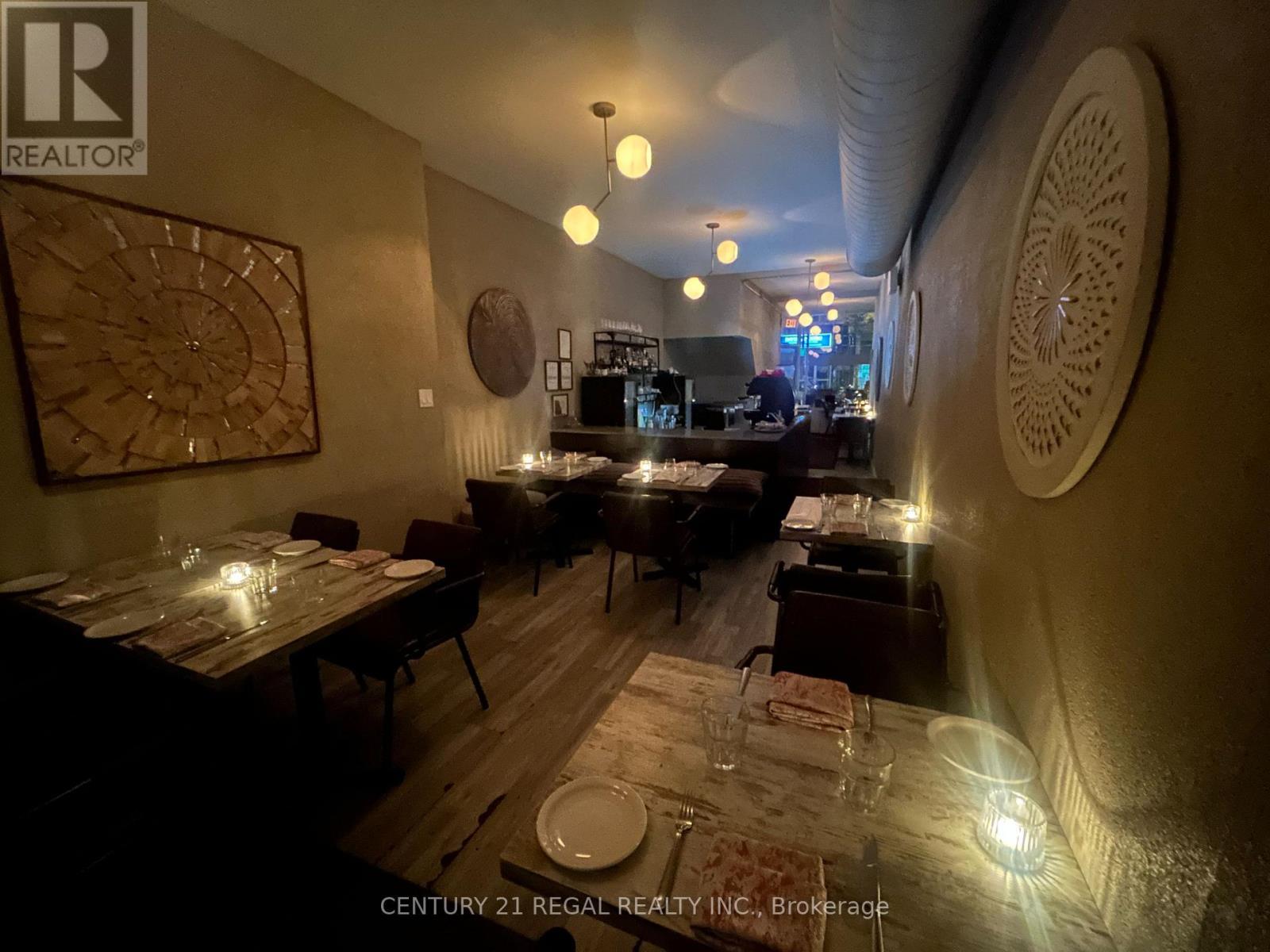 1183 Dundas Street W, Toronto, ON