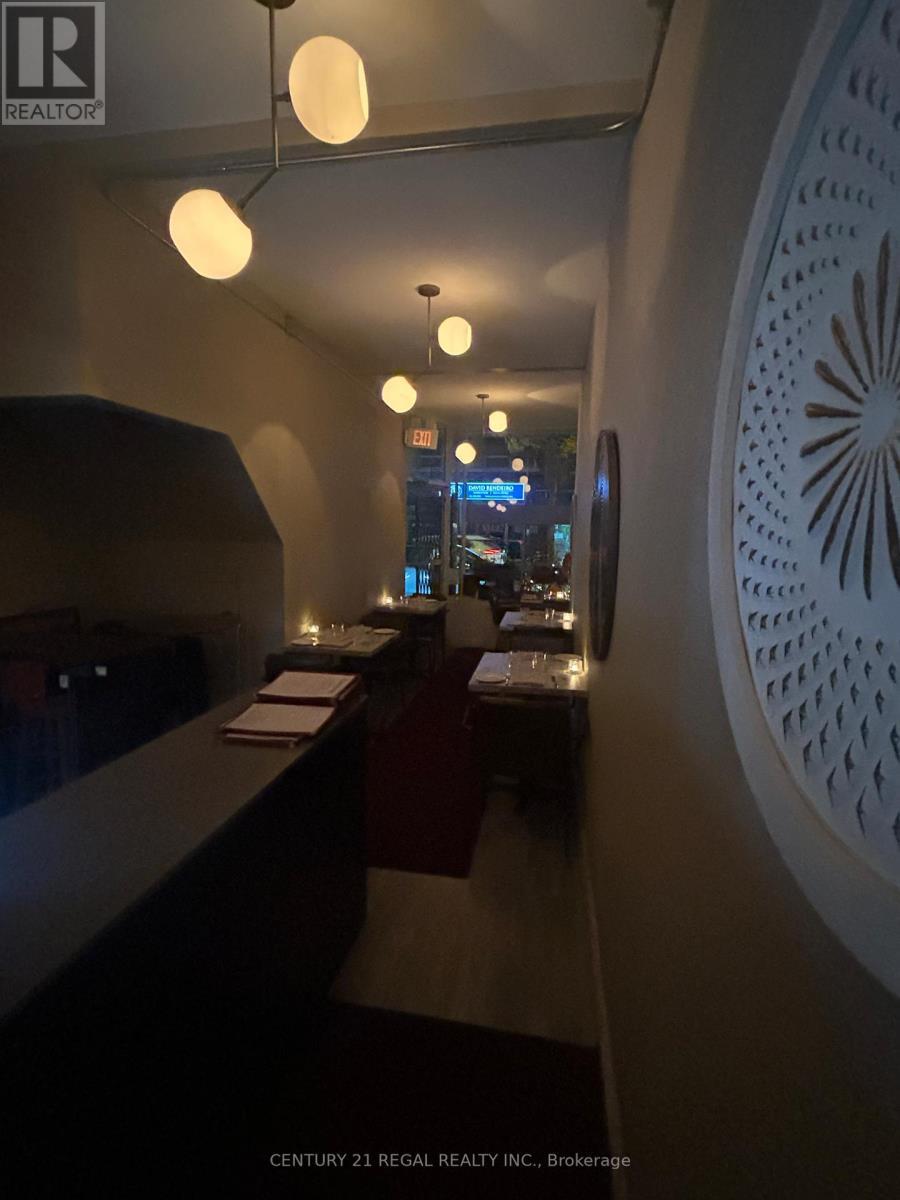 1183 Dundas Street W, Toronto, ON