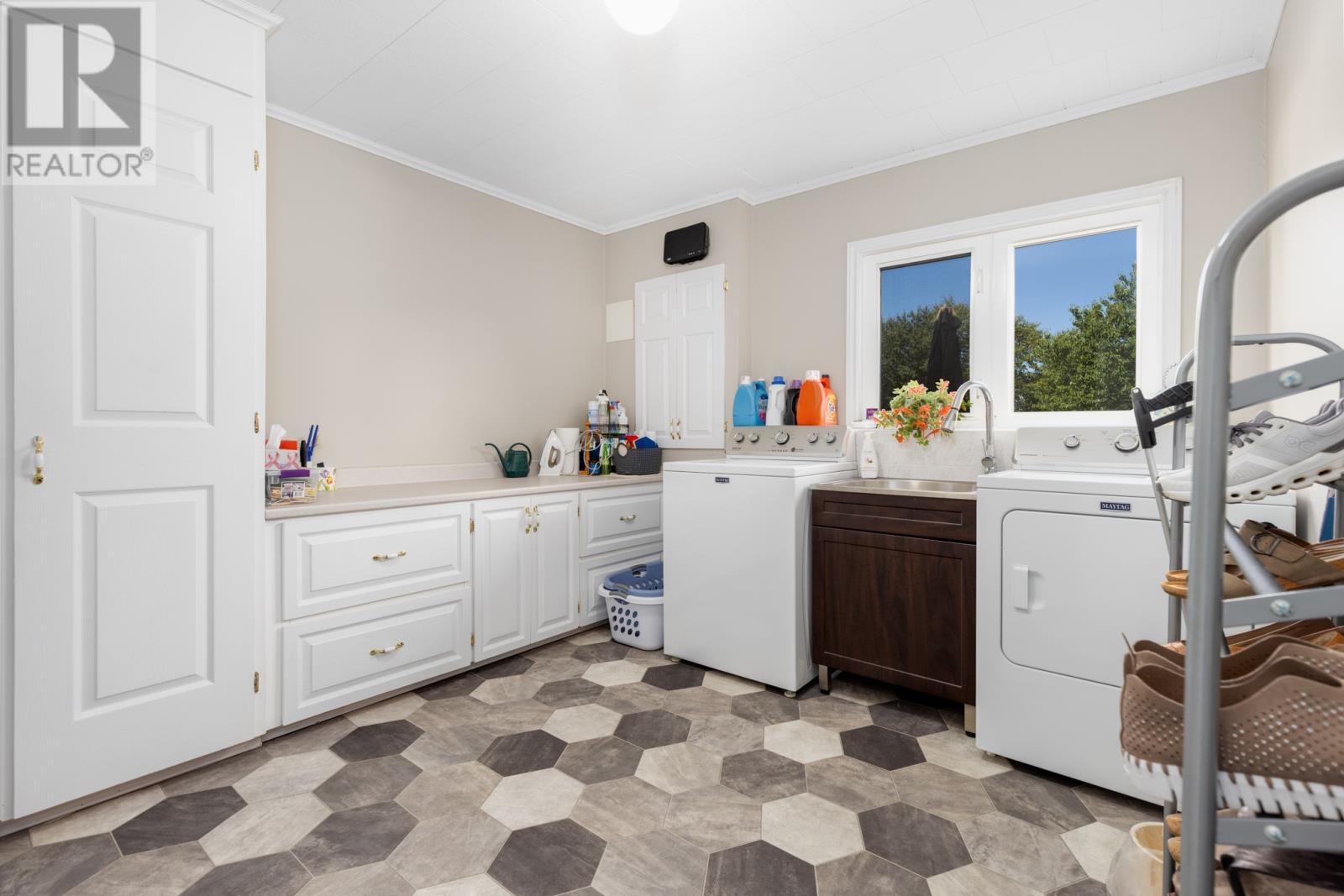 1470 Conception Bay Highway, Conception Bay South, NL - Indoor Photo Showing Laundry Room