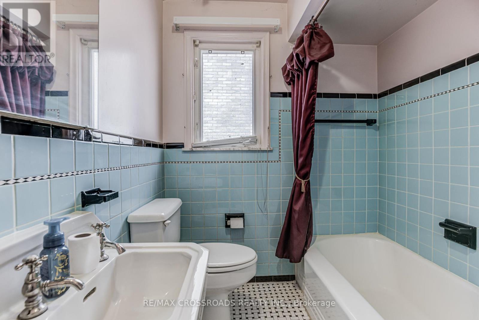 156 Florence Avenue, Toronto, ON - Indoor Photo Showing Bathroom