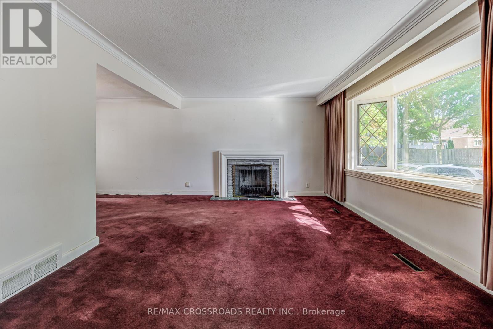 156 Florence Avenue, Toronto, ON - Indoor With Fireplace