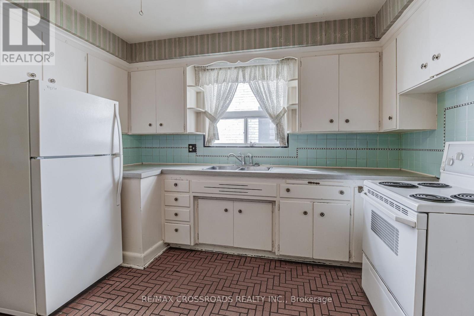 156 Florence Avenue, Toronto, ON - Indoor Photo Showing Kitchen With Double Sink
