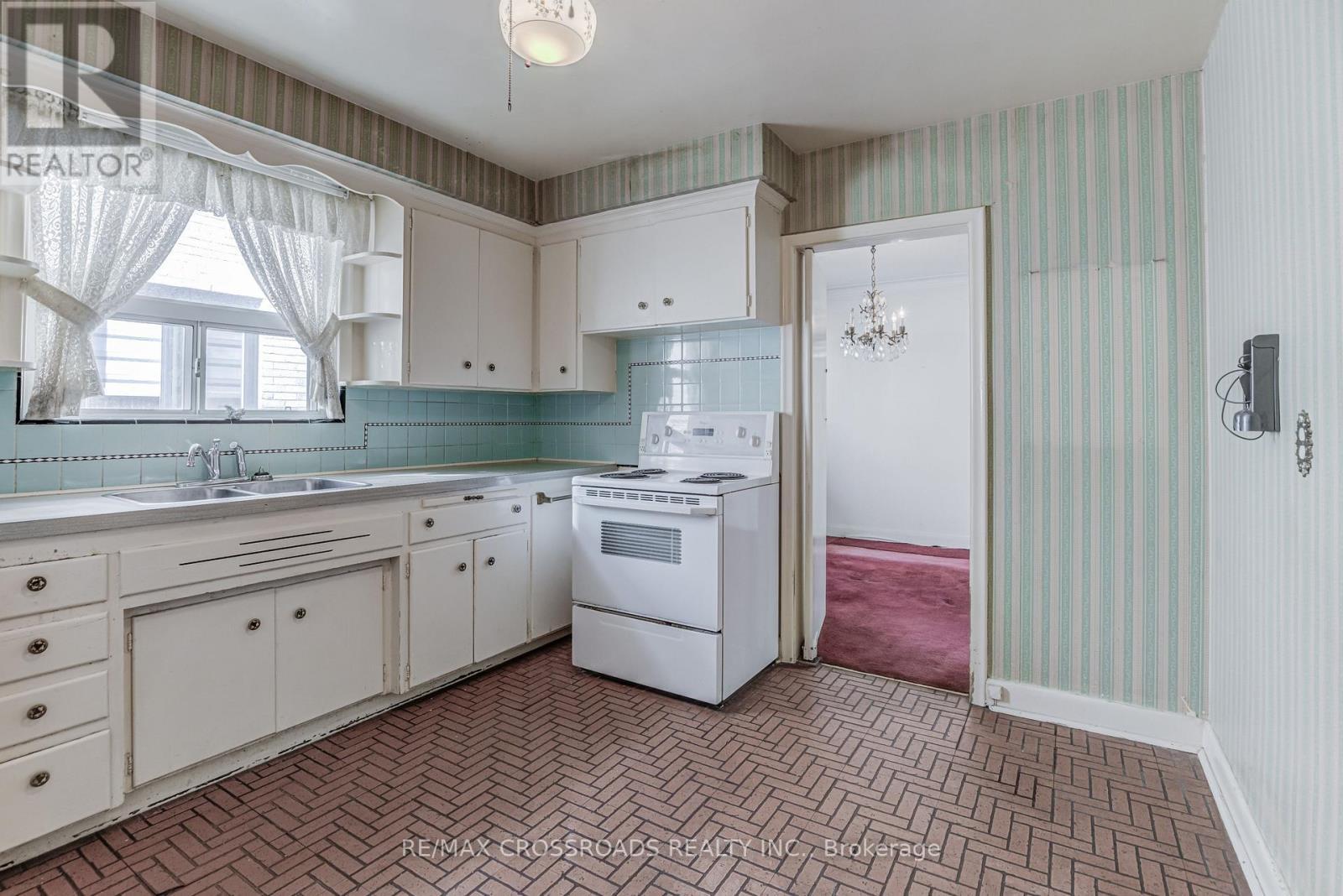 156 Florence Avenue, Toronto, ON - Indoor Photo Showing Kitchen With Double Sink