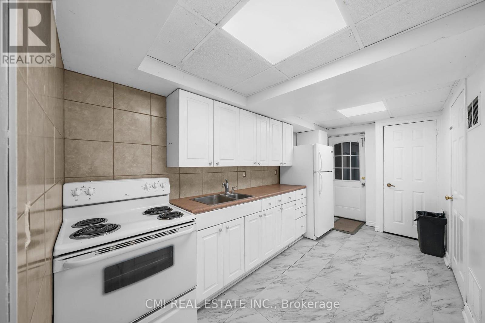 246 Regional 8 Road, Uxbridge, ON - Indoor Photo Showing Kitchen