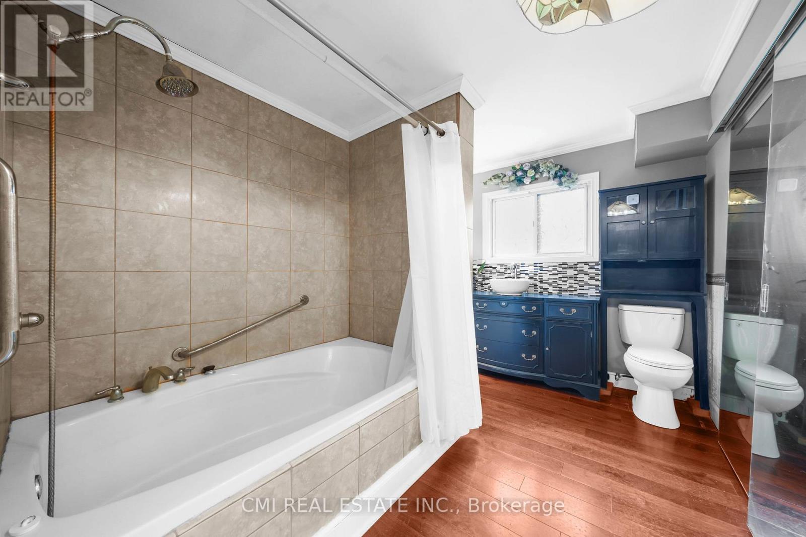 246 Regional 8 Road, Uxbridge, ON - Indoor Photo Showing Bathroom