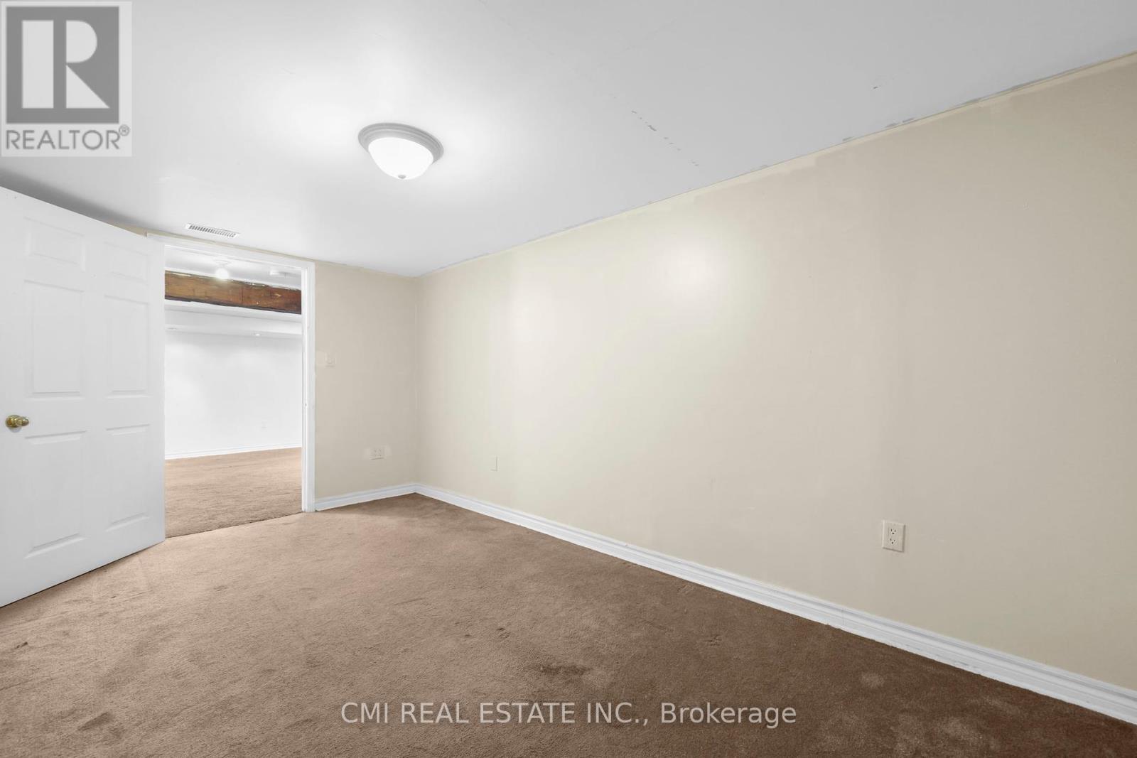 246 Regional 8 Road, Uxbridge, ON - Indoor Photo Showing Other Room