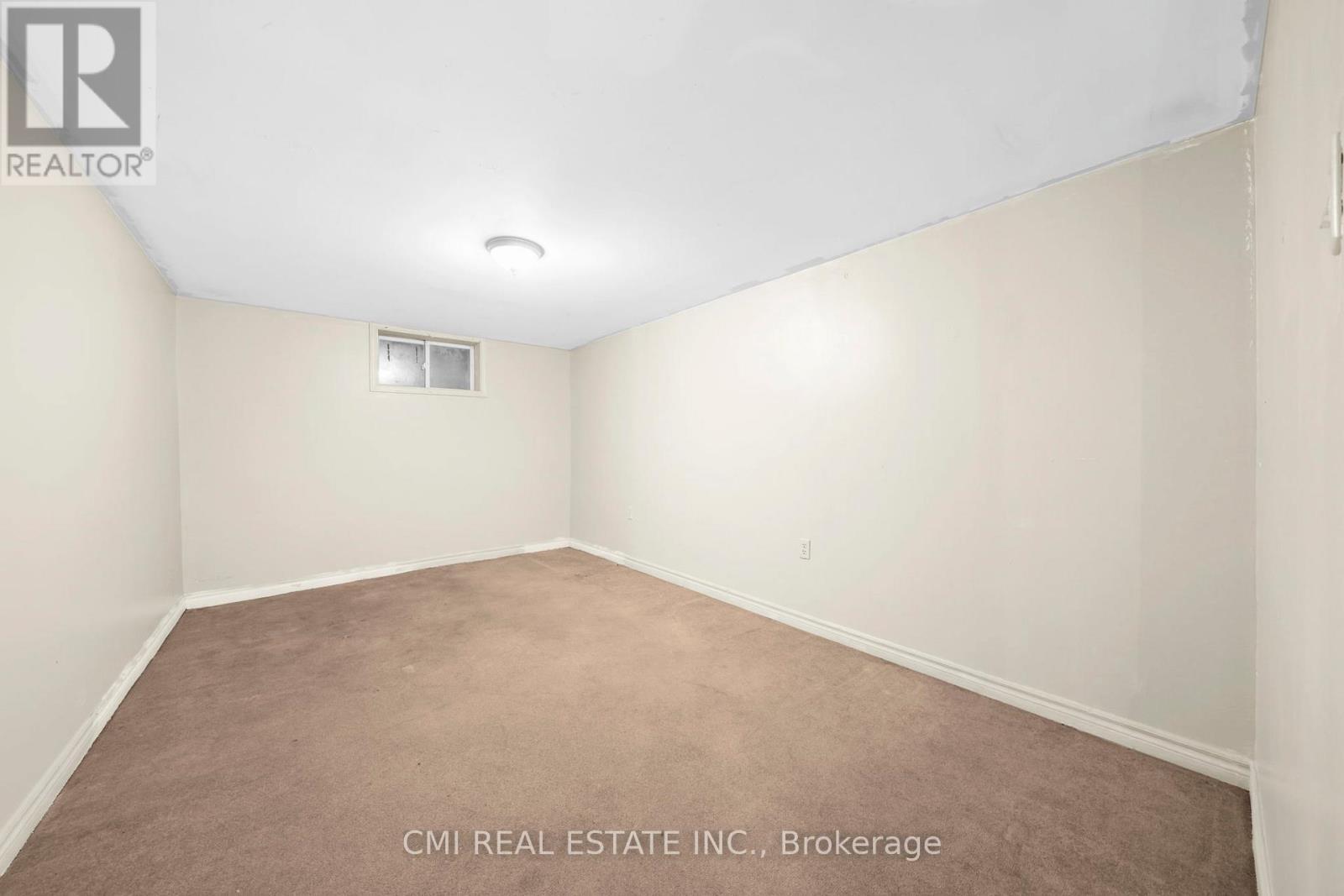 246 Regional 8 Road, Uxbridge, ON - Indoor Photo Showing Other Room