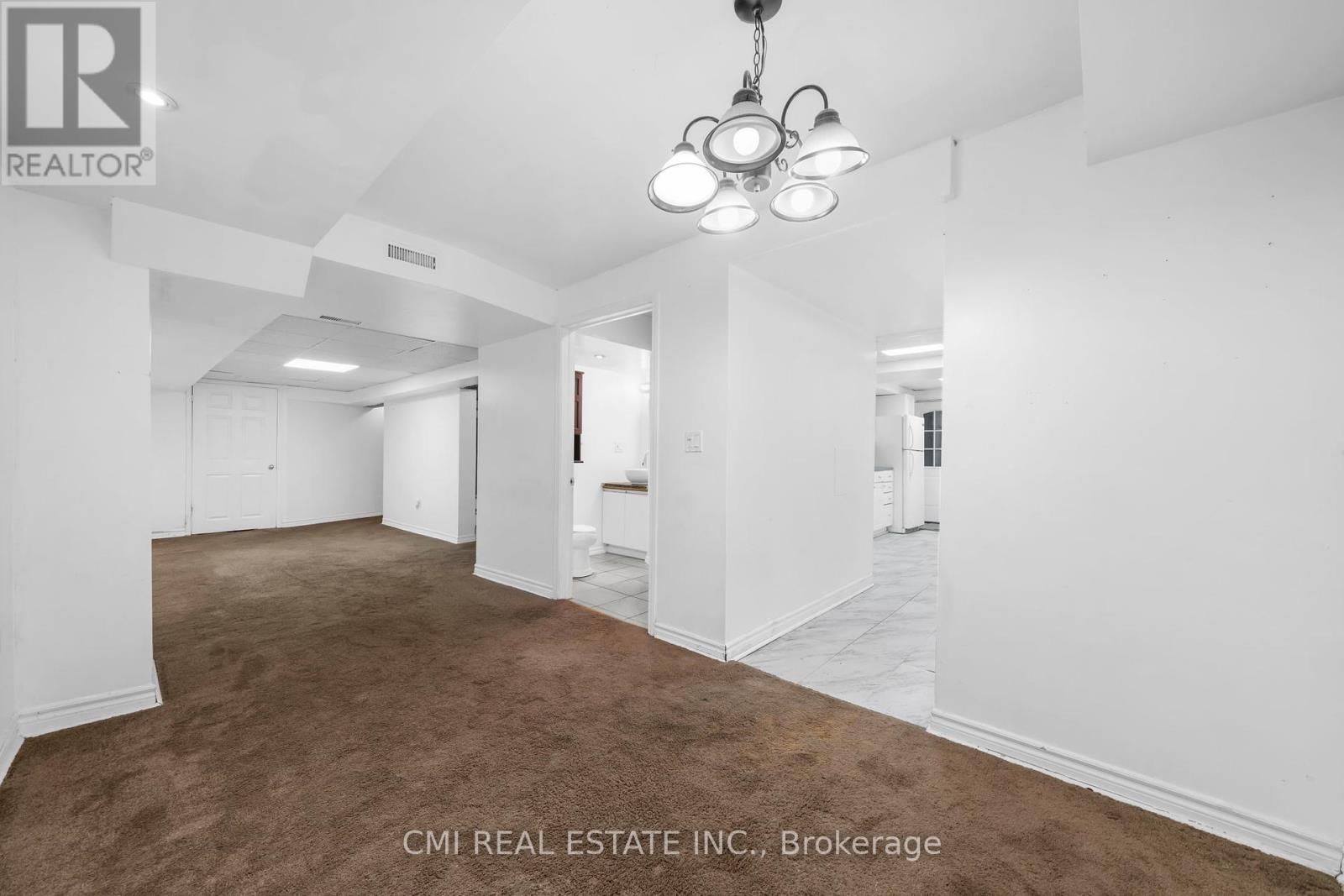 246 Regional 8 Road, Uxbridge, ON - Indoor Photo Showing Other Room