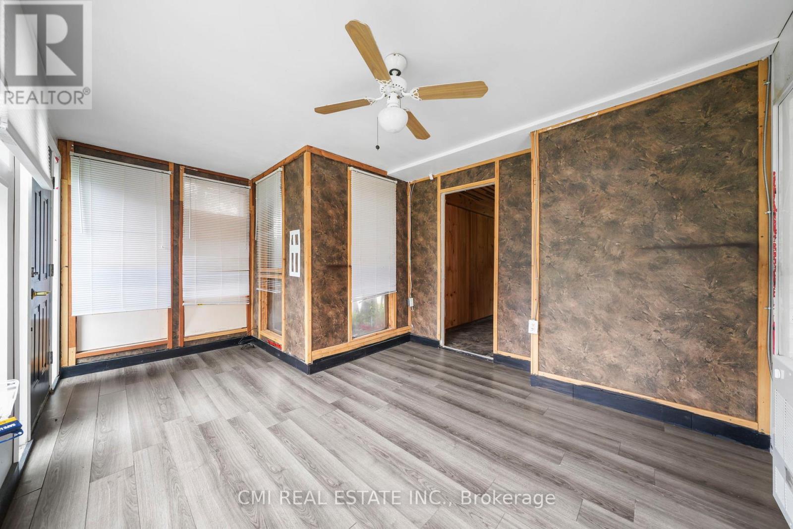 246 Regional 8 Road, Uxbridge, ON - Indoor Photo Showing Other Room