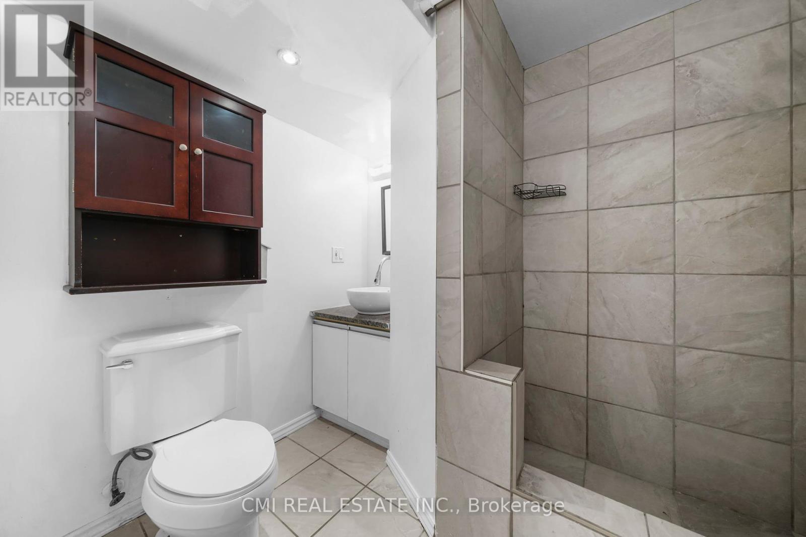 246 Regional 8 Road, Uxbridge, ON - Indoor Photo Showing Bathroom