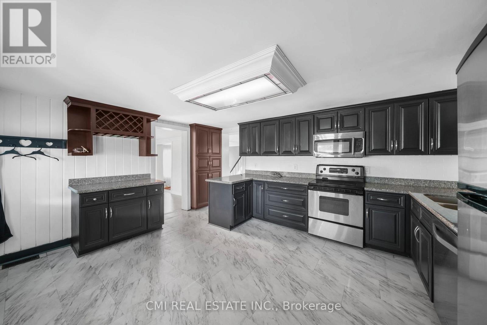 246 Regional 8 Road, Uxbridge, ON - Indoor Photo Showing Kitchen