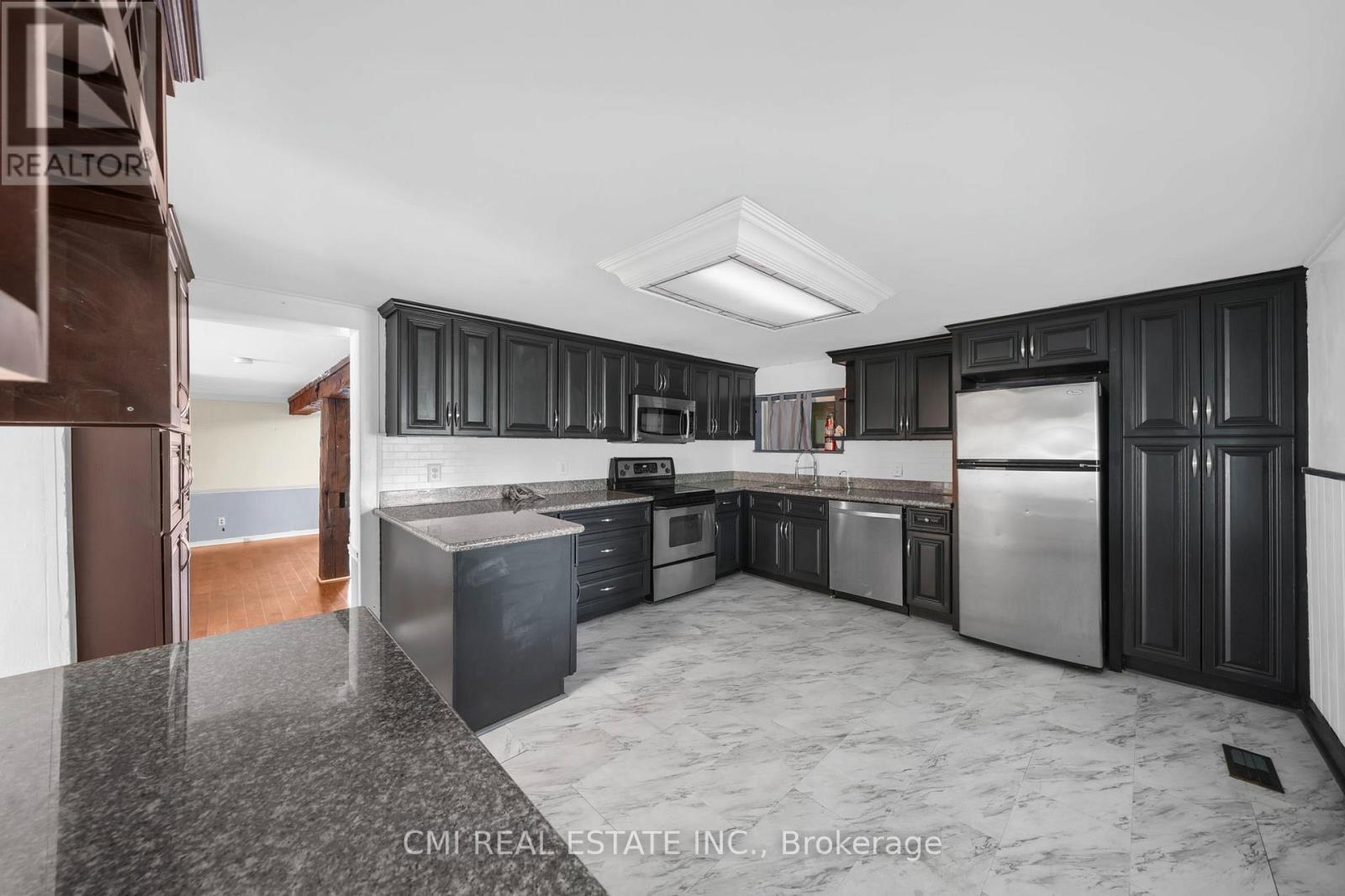 246 Regional 8 Road, Uxbridge, ON - Indoor Photo Showing Kitchen