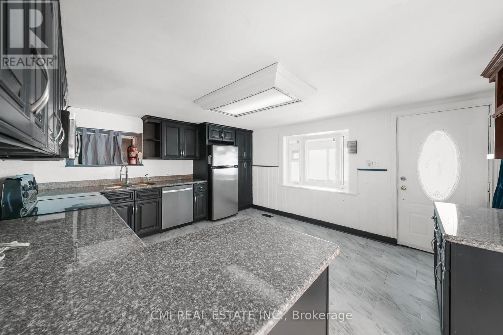 246 Regional 8 Road, Uxbridge, ON - Indoor Photo Showing Kitchen