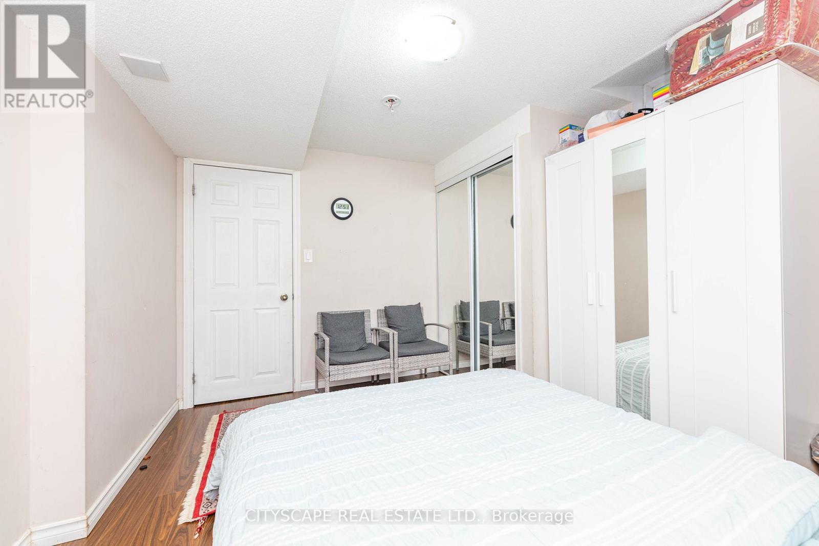 875 Oasis Drive, Mississauga, ON - Indoor Photo Showing Bedroom