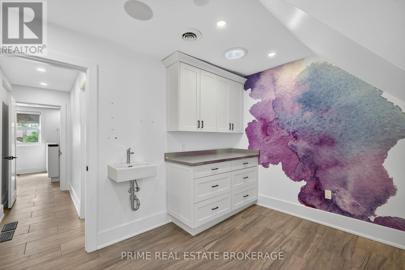 281 Oxford Street E, London East (East F), ON