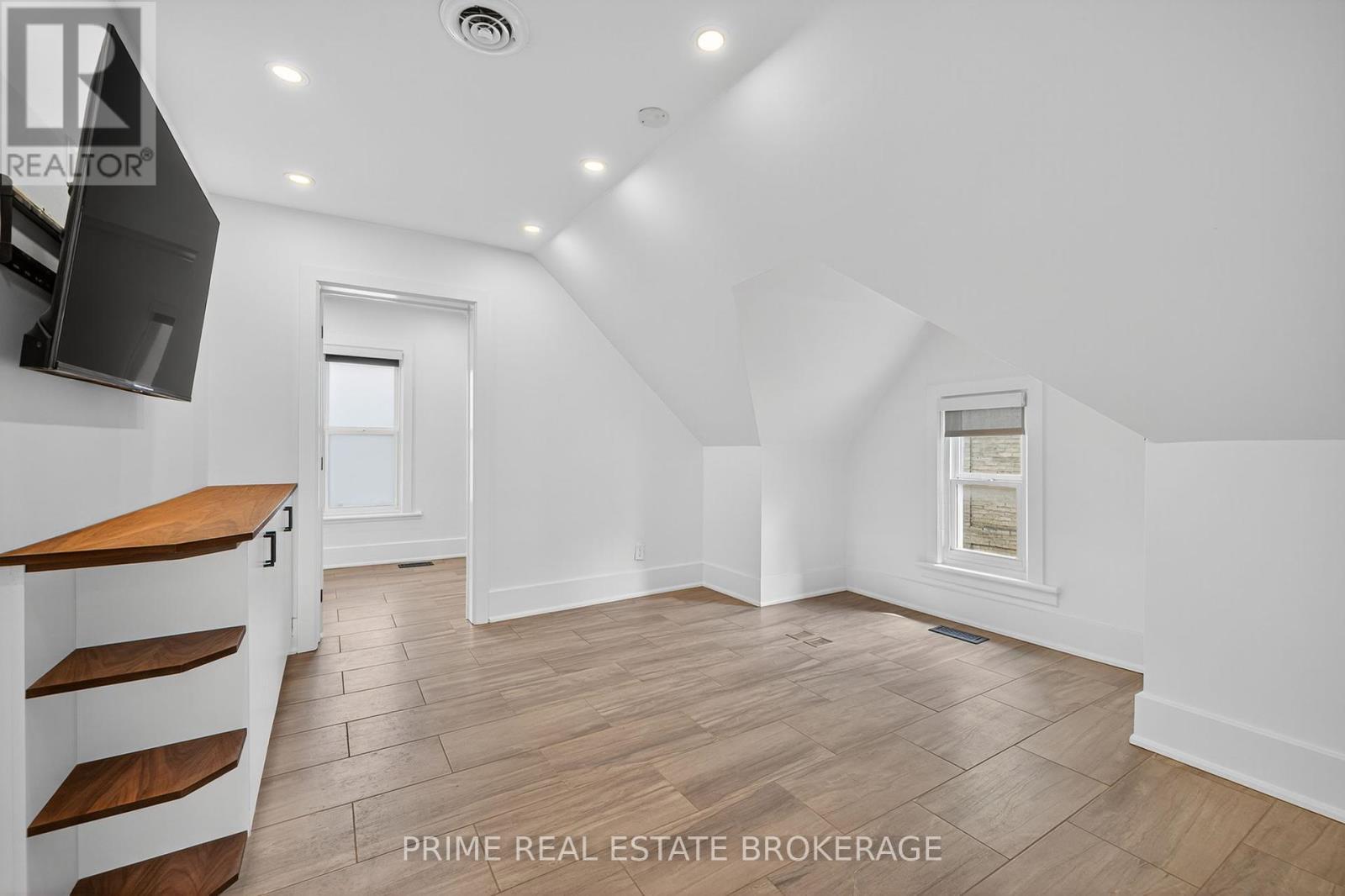 281 Oxford Street E, London East (East F), ON