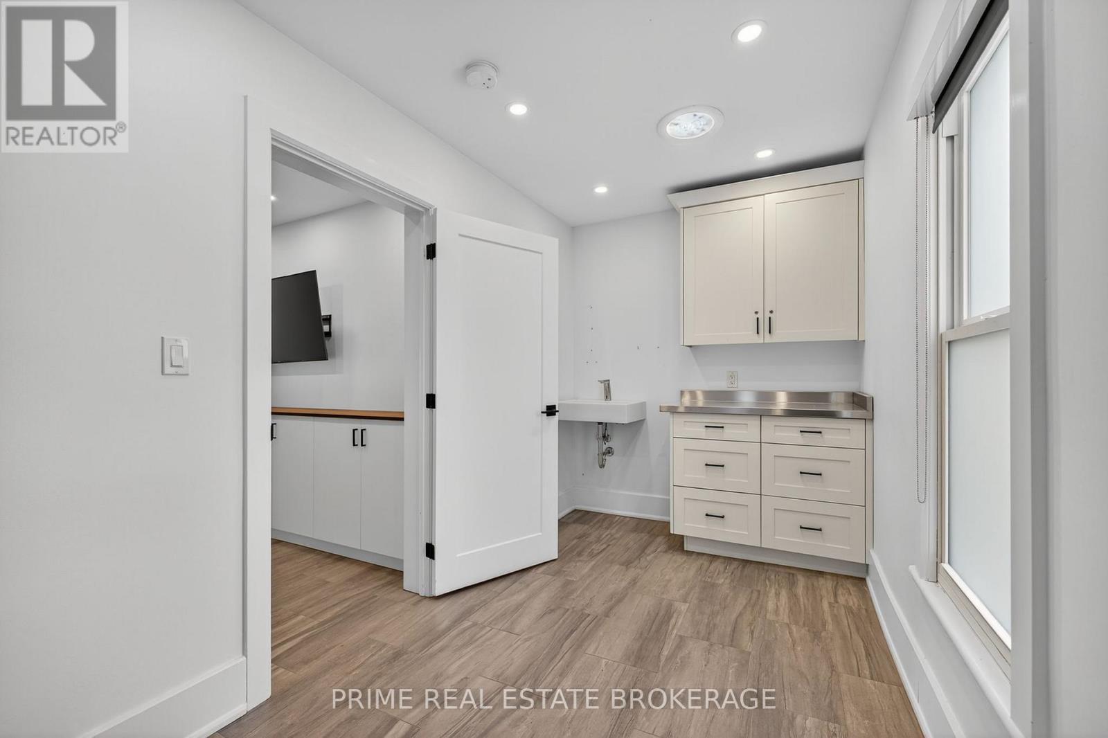 281 Oxford Street E, London East (East F), ON